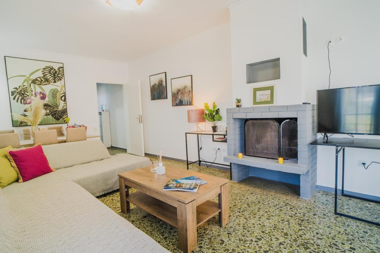 Green Apartment Ground Floor Feel Like Home Properties Saronida Екстер'єр фото