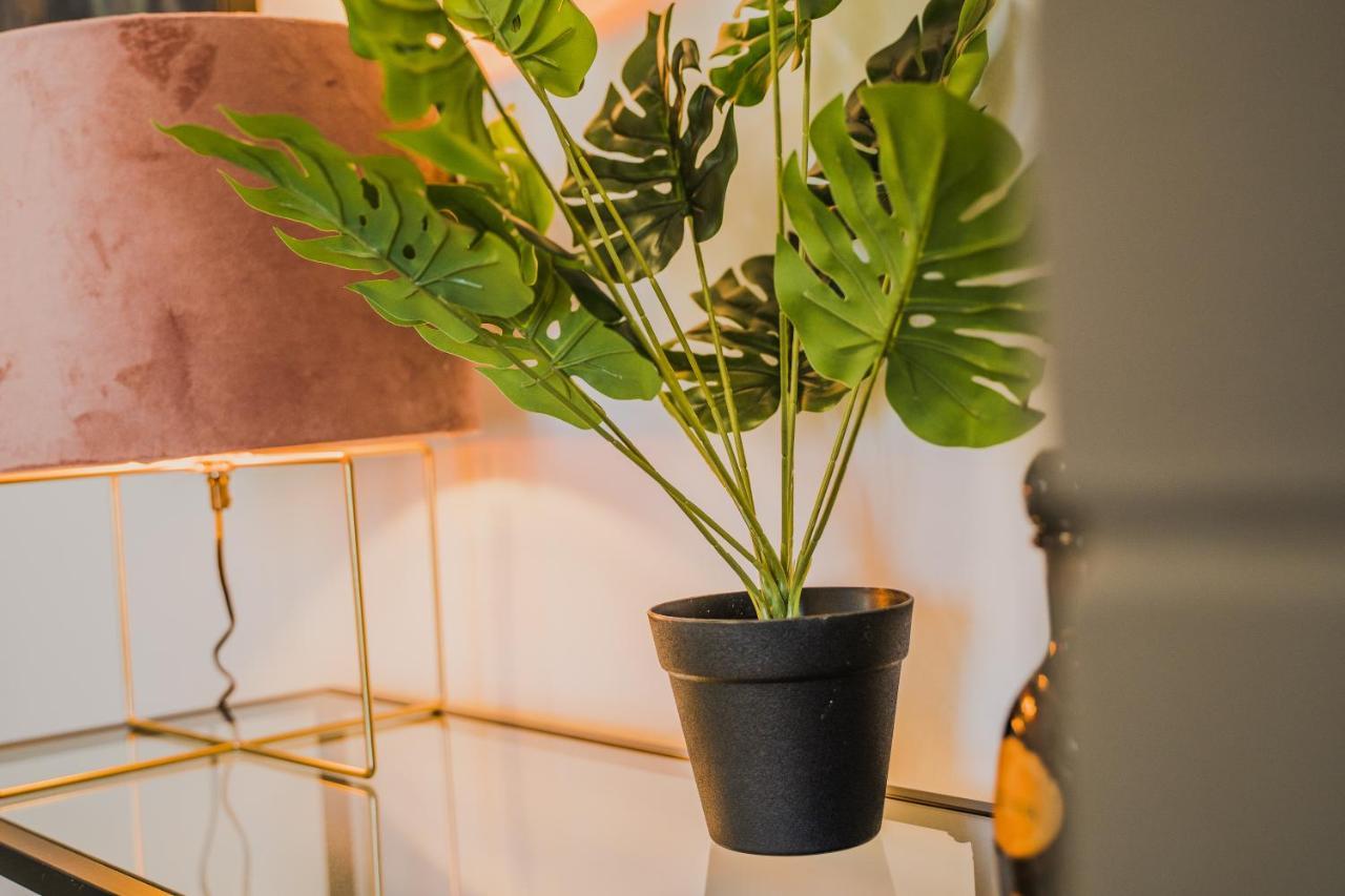 Green Apartment Ground Floor Feel Like Home Properties Saronida Екстер'єр фото