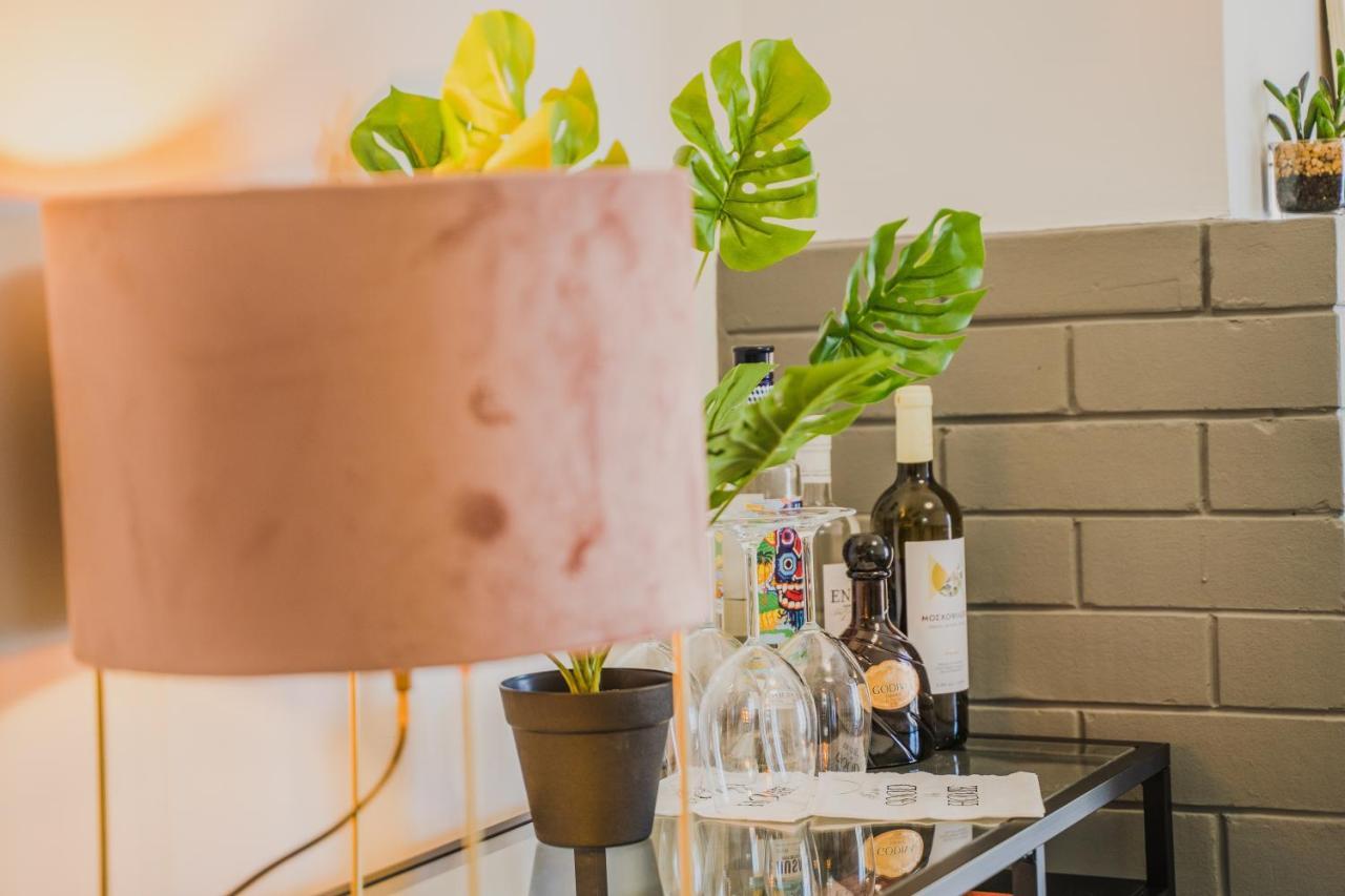 Green Apartment Ground Floor Feel Like Home Properties Saronida Екстер'єр фото